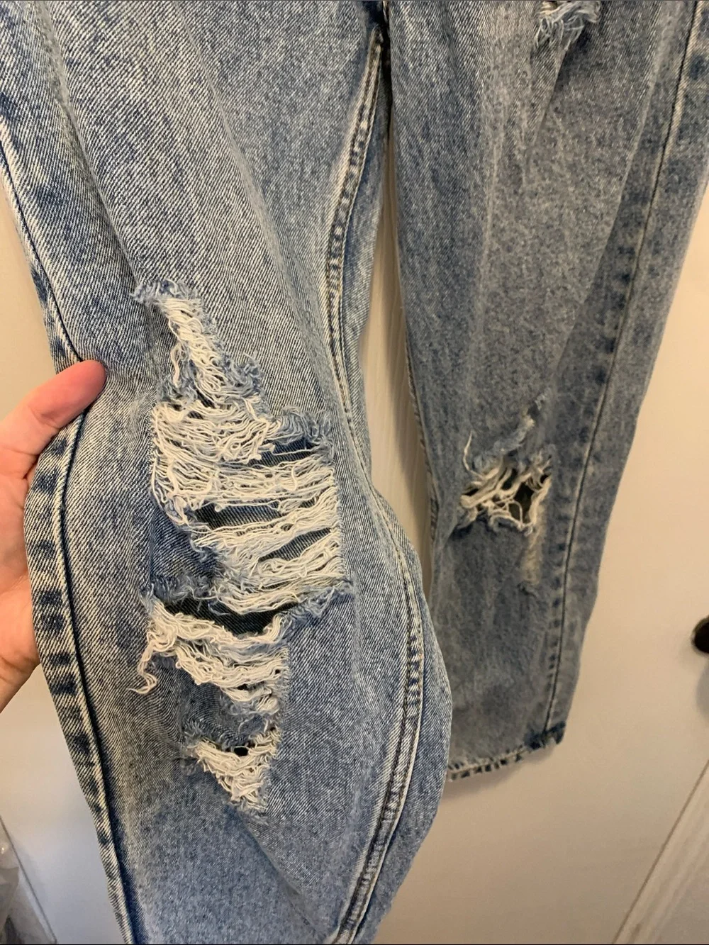 SHEIN Light Blue Distressed High-Rise Jeans